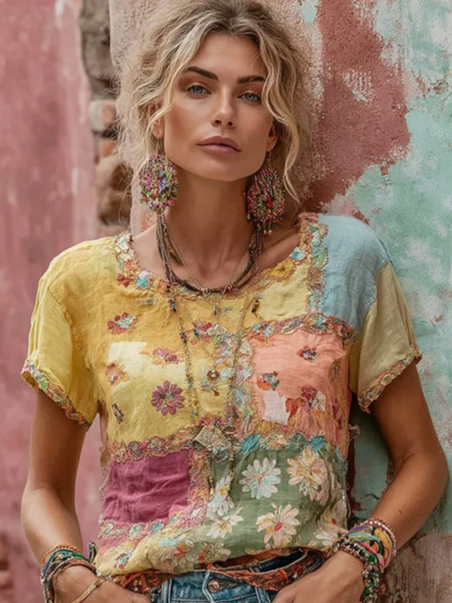 Pixel™ | Camiseta bohemia, en mezcla de lino, con bordados florales y contraste de colores