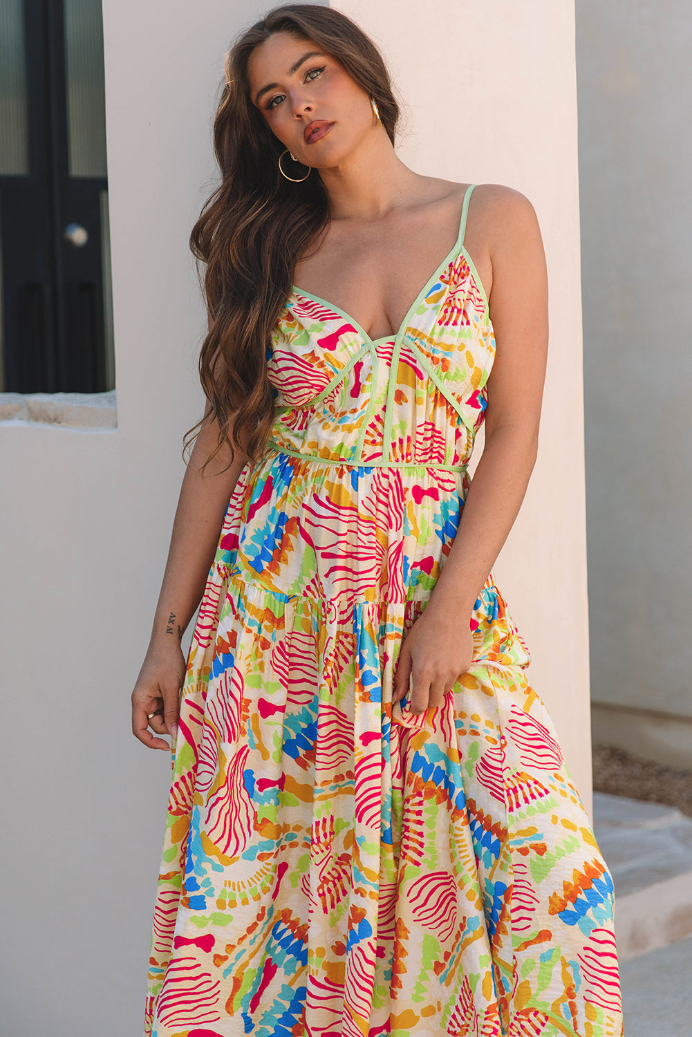 Kaldra™ | Vestido con tirantes finos y ribetes, estampado abstracto naranja