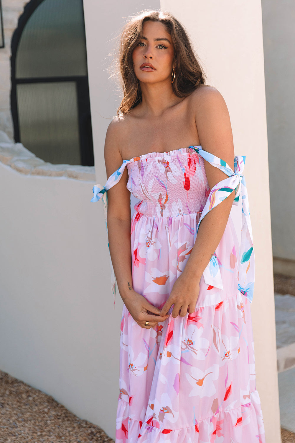 Dhalia™ | Vestido largo fruncido con hombros anudados y estampado floral rosa