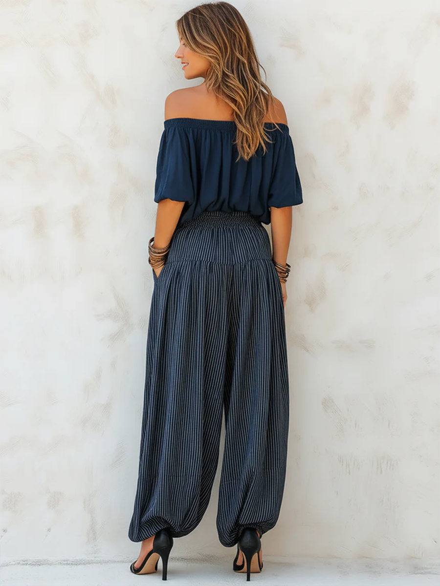 Bx™ | Conjunto de dos piezas compuesto por un cómodo top con hombros al aire y unos pantalones anchos a rayas