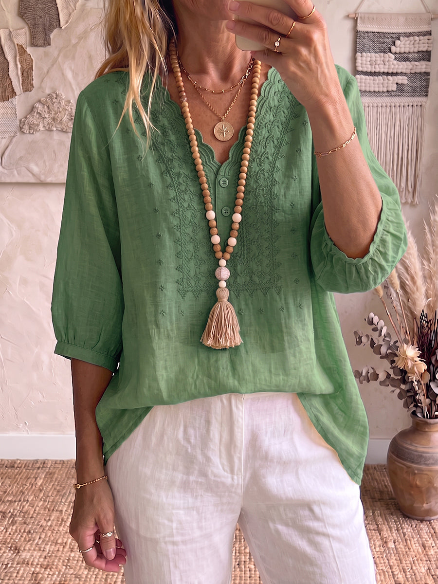 Svala™ | Blusa retro de algodón y lino con cuello en V ondulado y bordados