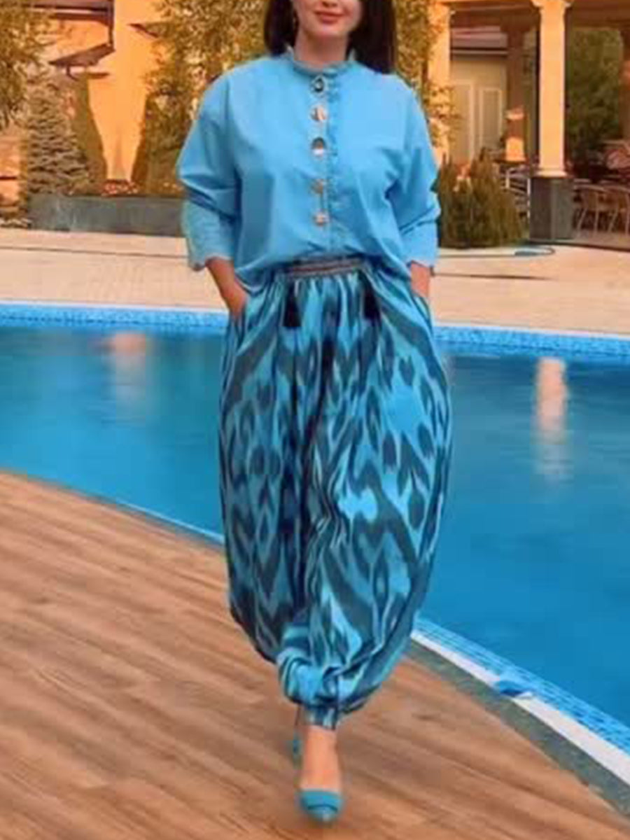 Astrid™ | Conjunto de dos piezas compuesto por una camisa informal de algodón con volantes y unos pantalones con estampado artístico