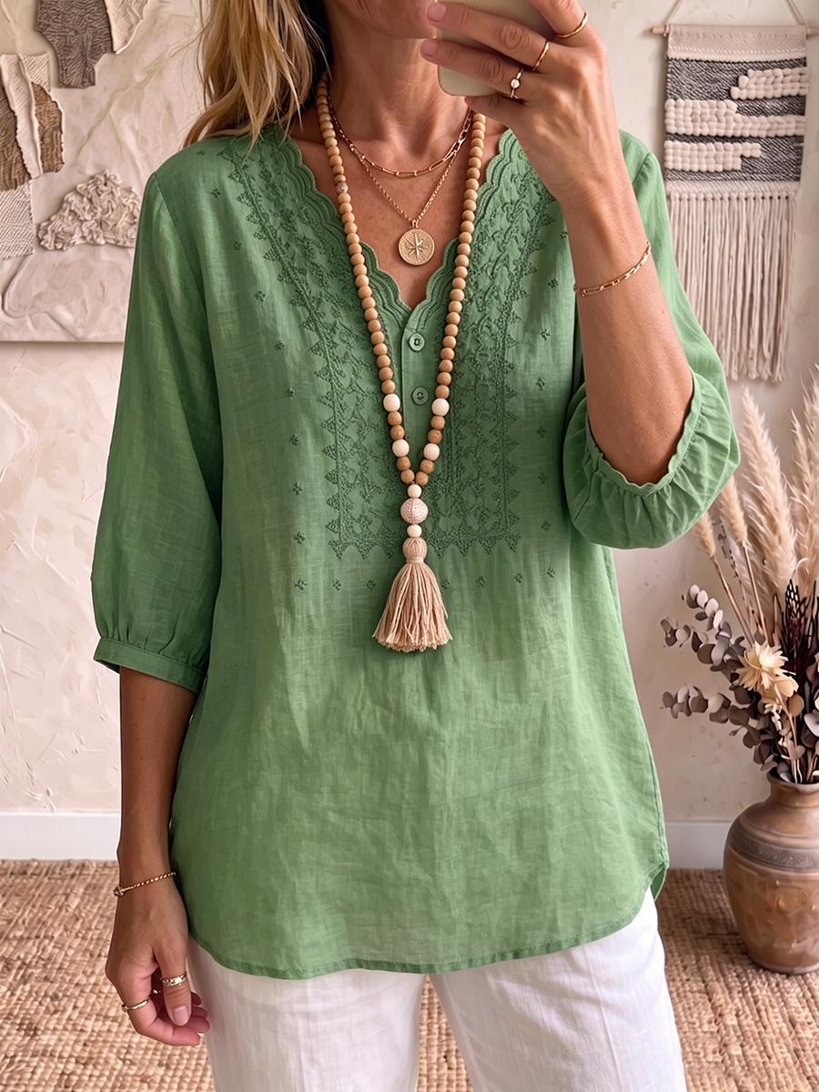 Svala™ | Blusa retro de algodón y lino con cuello en V ondulado y bordados