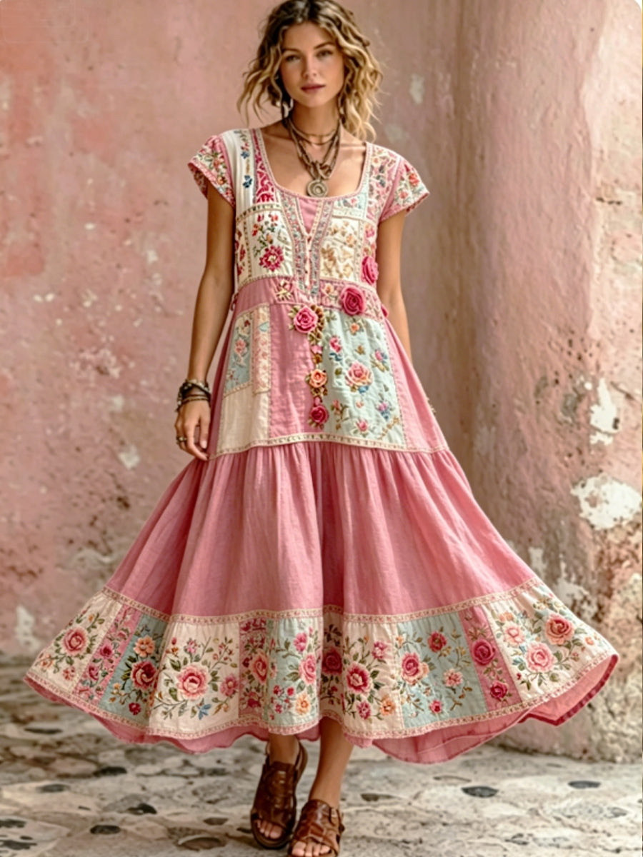 Lineal™ | Vestido largo con cuello redondo, mangas cortas y bordado floral de estilo bohemio